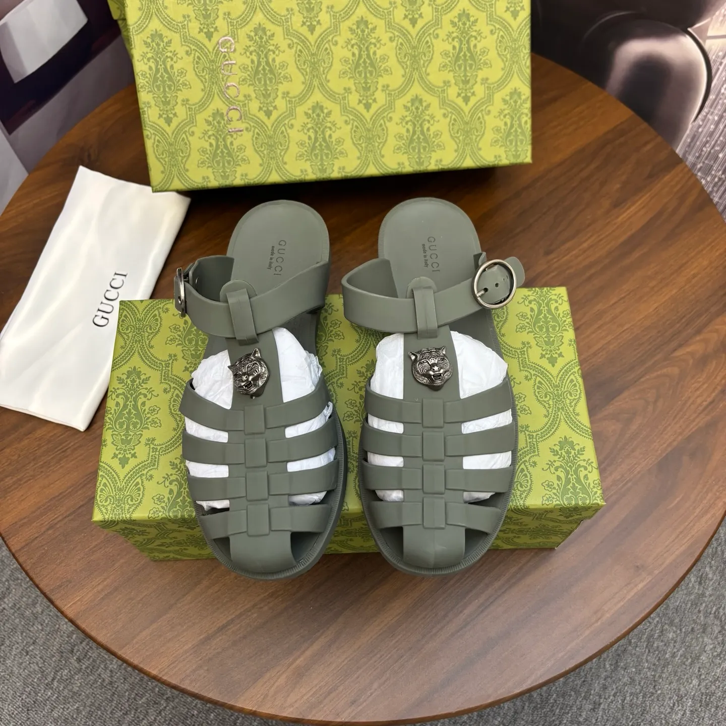 Men's shoes 260💰 [Gucci] Counter quality, top-quality original goods, real photos! Original TPU material, fine workmanship, comfortable; genuine 1:1 replica Size: 38 ~ 46